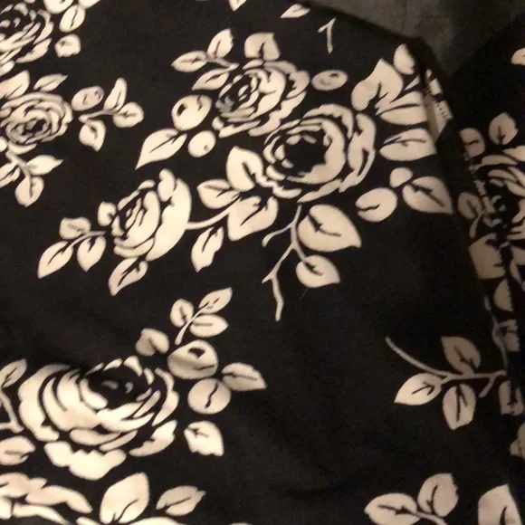 Woman’s leggings super soft - Picture 2 of 5